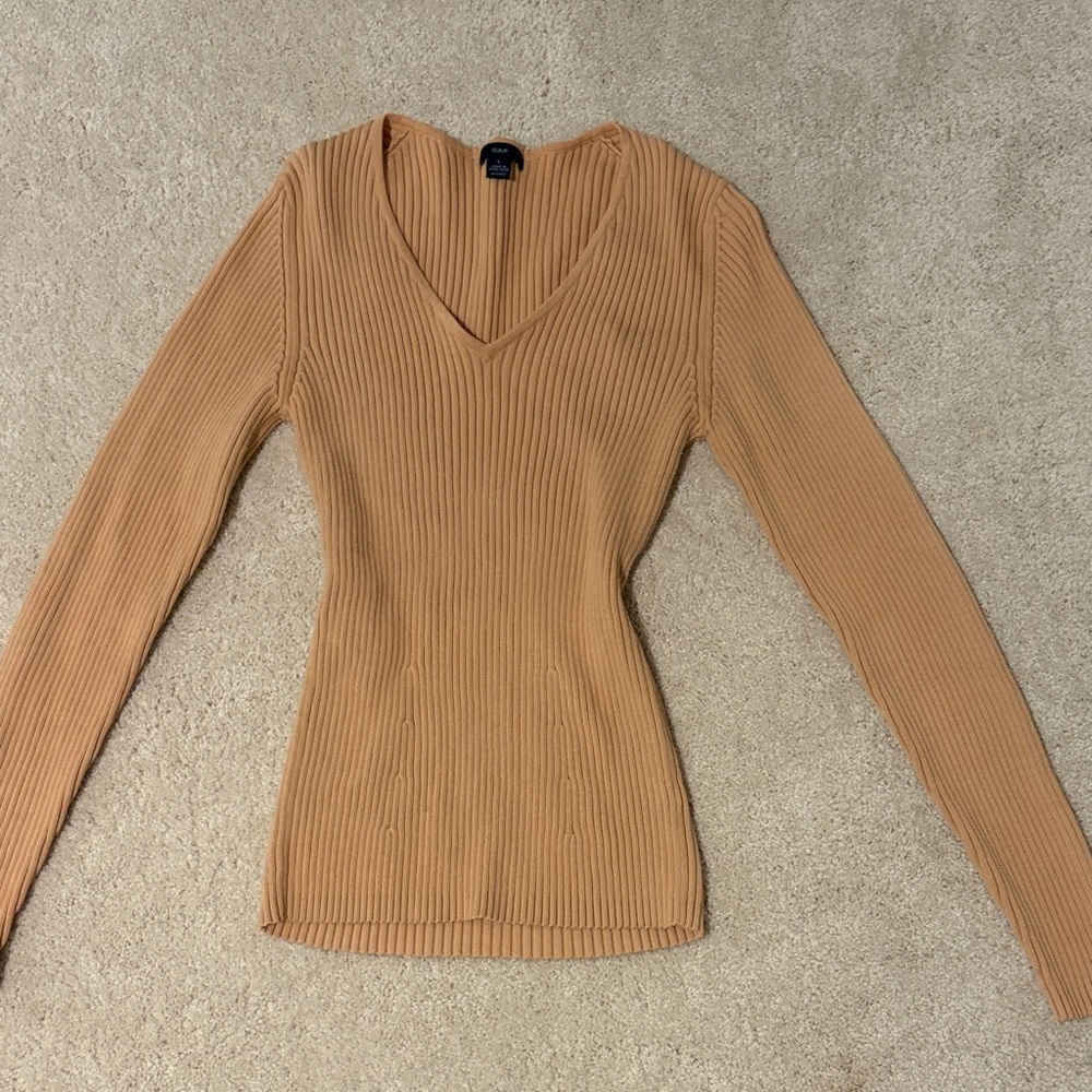 GAP Women's V-Neck Sweater in Tan